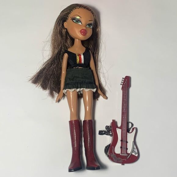 Bratz Yasmin Rock Angelz with guitar - Picture 9 of 9